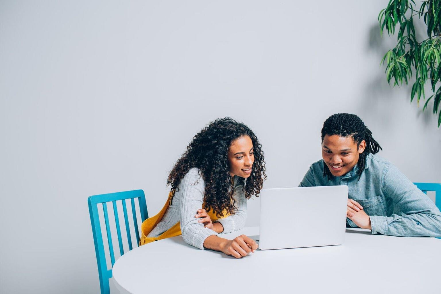 agente de atencion al cliente en linea
