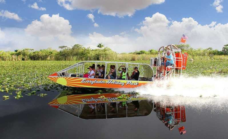 airboat navegando en los everglades de florida