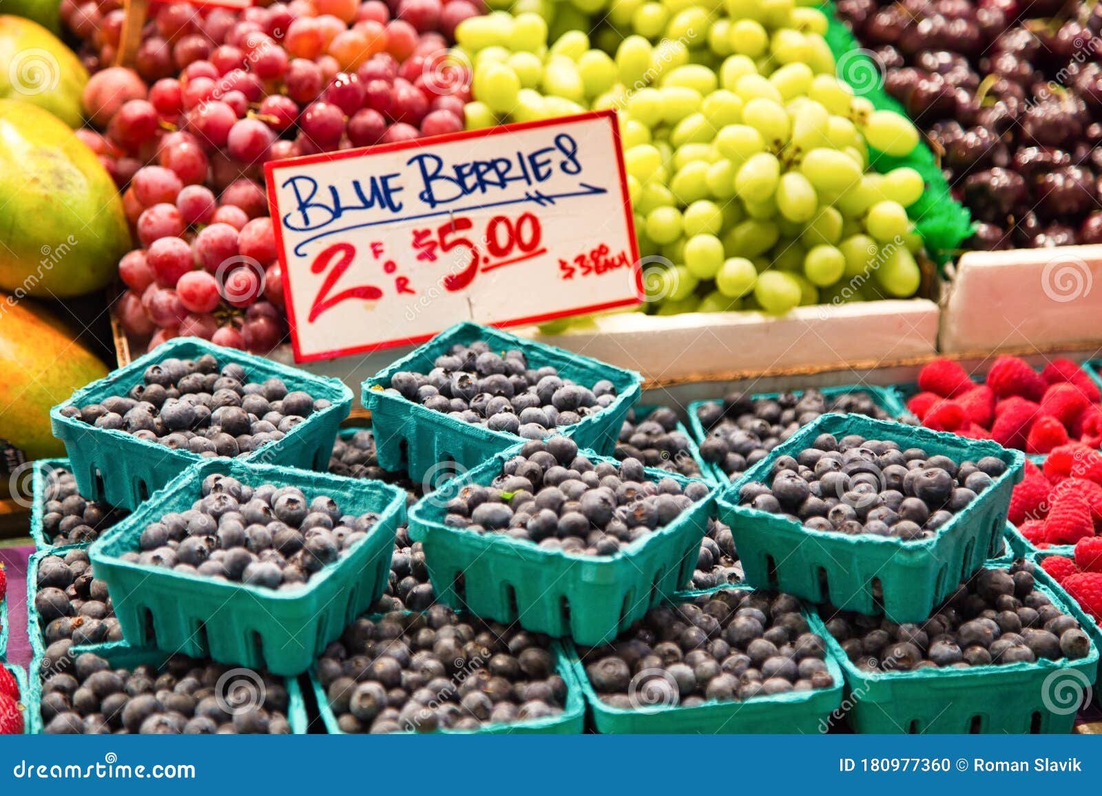 alimentos frescos y coloridos en oferta