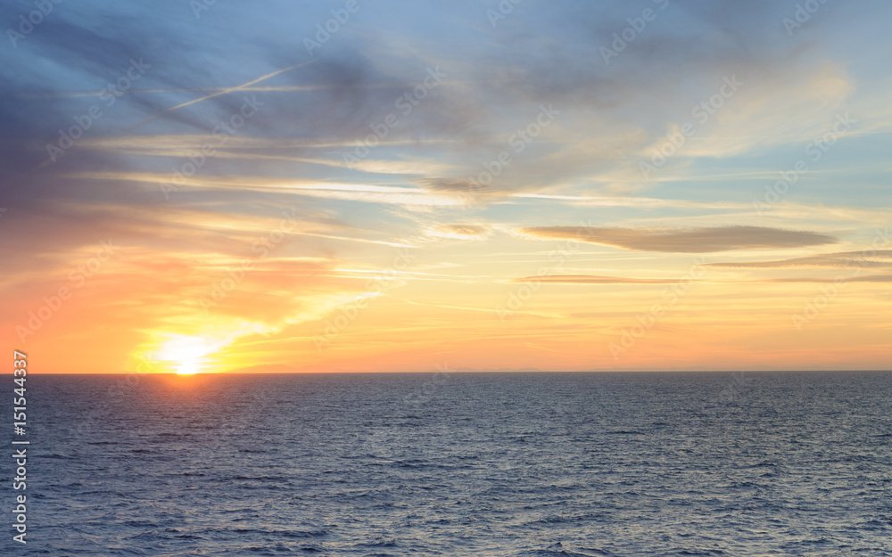 atardecer en el mar desde un crucero