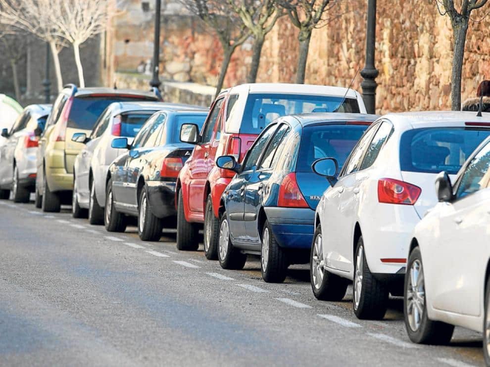 auto seguro estacionado en la calle