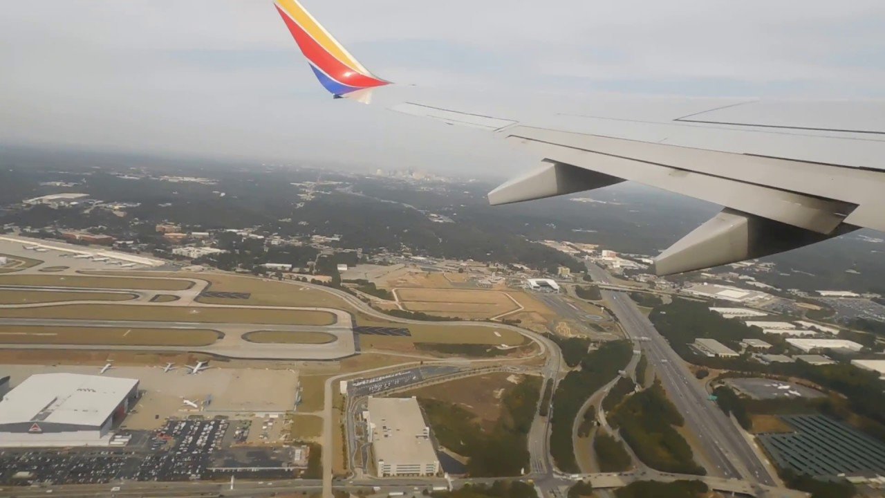 avion despegando del aeropuerto de atlanta