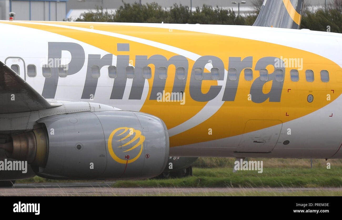 avion estacionado en aeropuerto con descuento