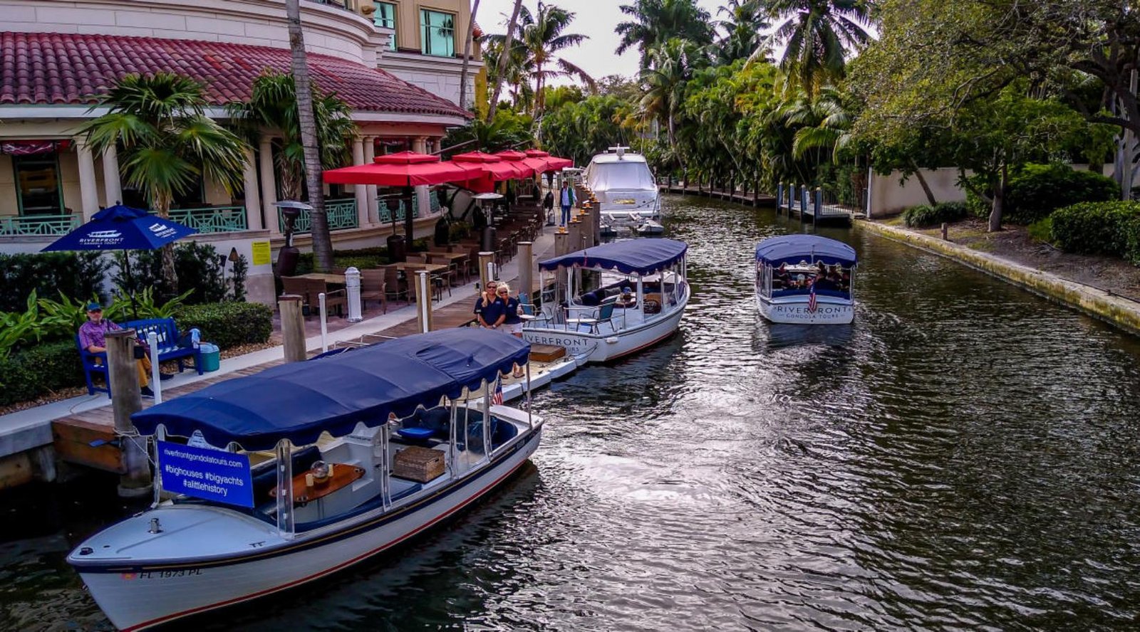barcos navegando en los canales de fort lauderdale