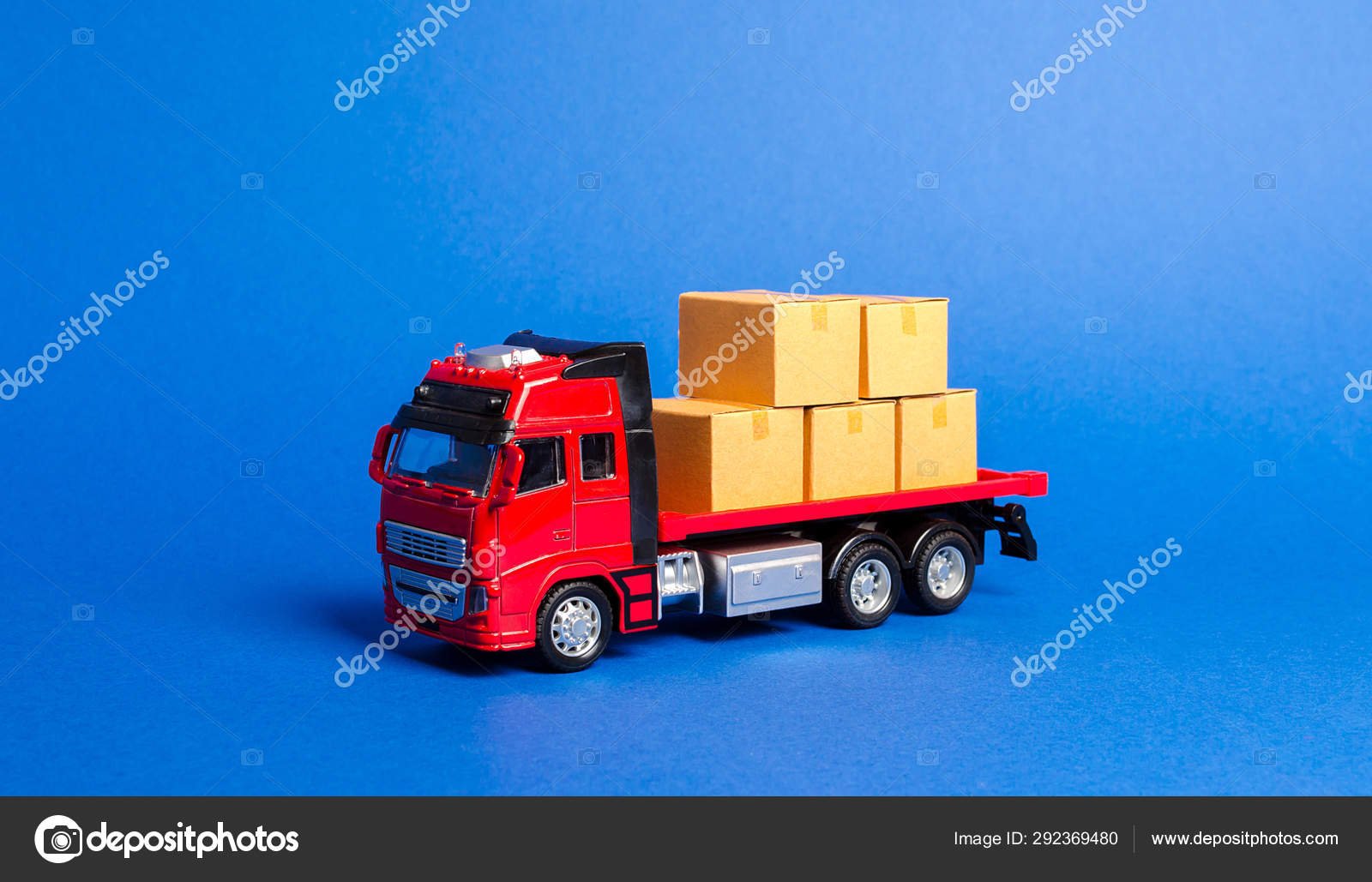 camion cargado con cajas en almacen 1