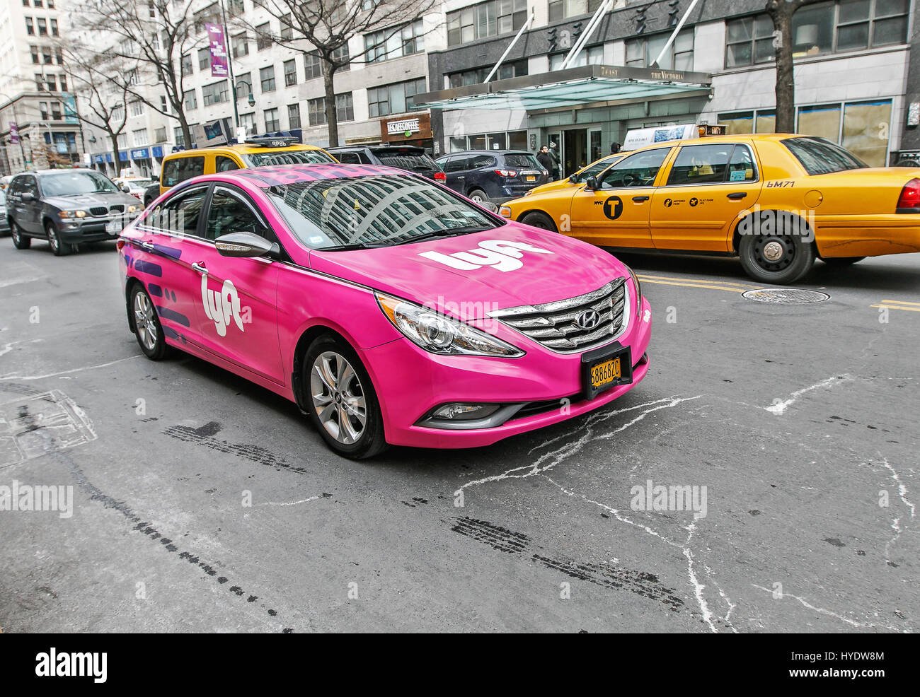 coche de lyft en la carretera