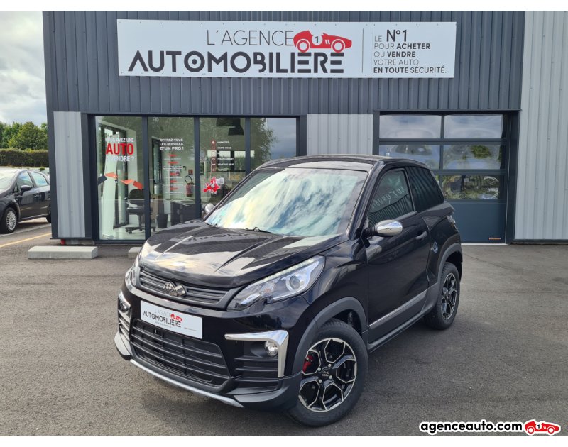 coche en concesionario de automoviles usados