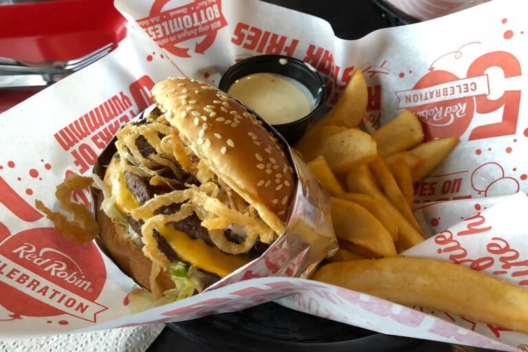 Red Robin Gourmet Burgers in Dubuque, IA: A Dining Experience