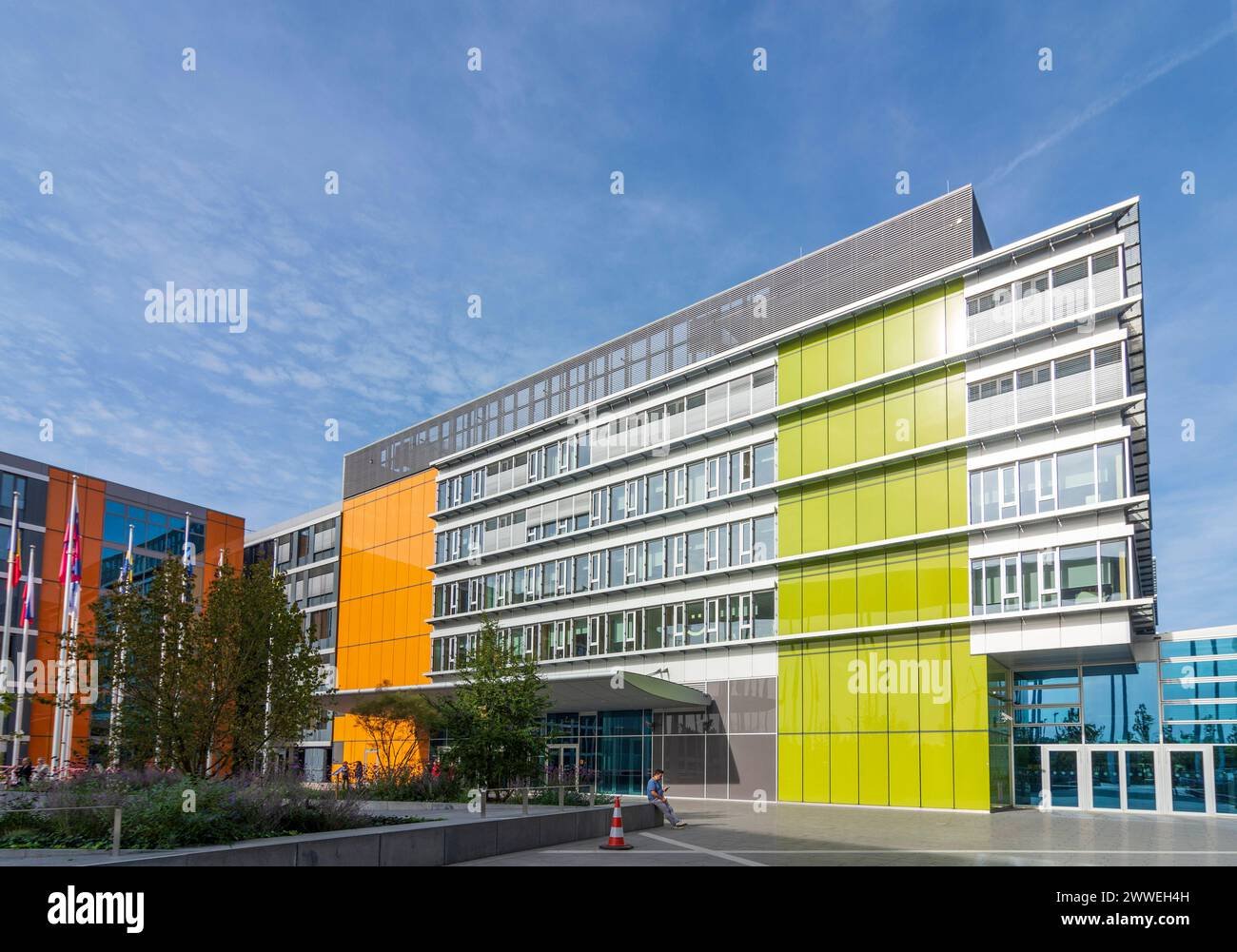 edificio moderno de ent credit union 2