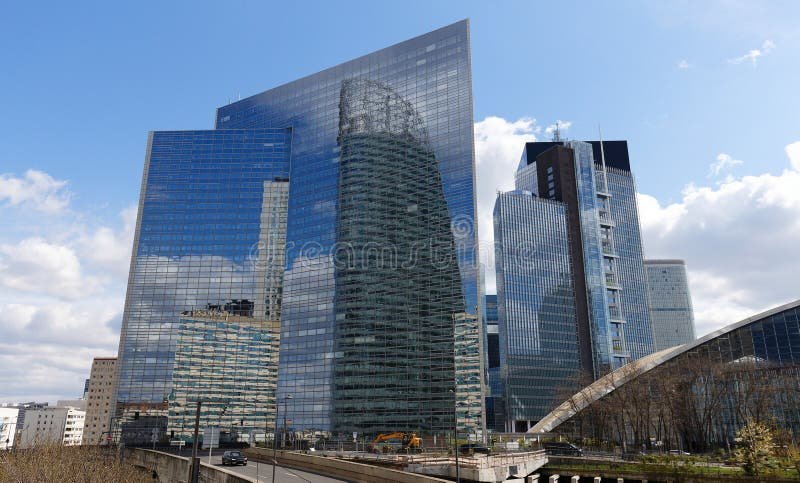 edificios modernos en el centro financiero