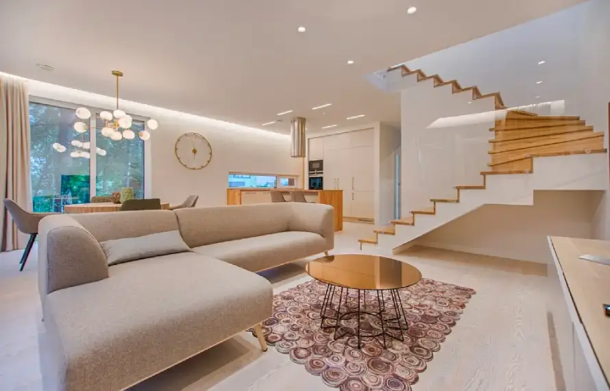 elegante sala de estar con muebles modernos