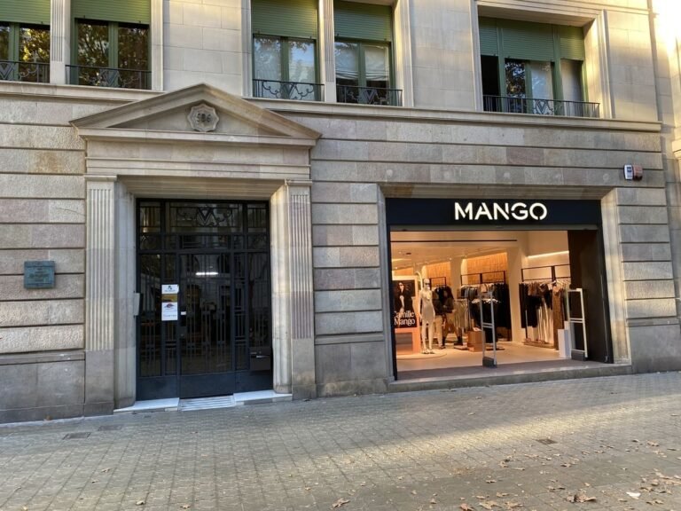 Mango Clothing Store Opens New Location in Los Angeles