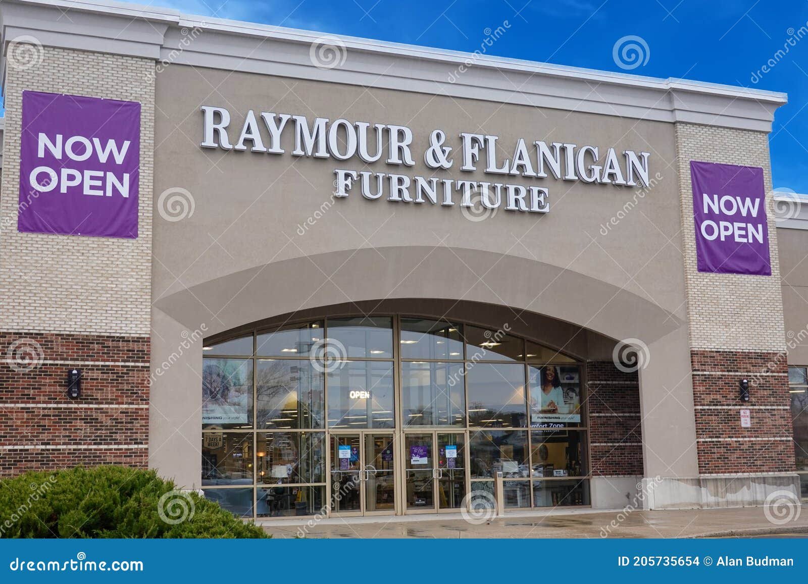 fachada de la tienda raymour and flanigan