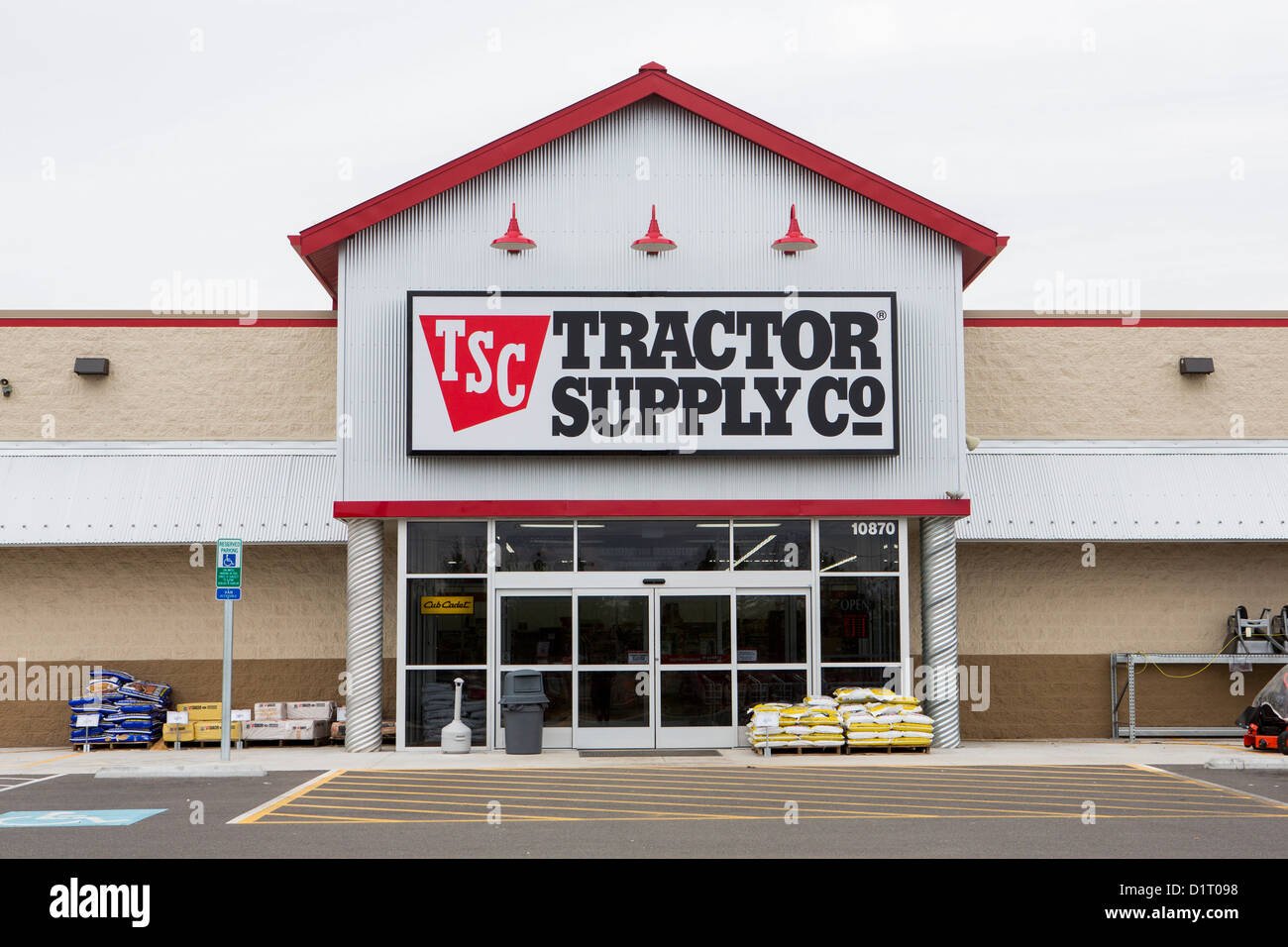 fachada de la tienda tractor supply company