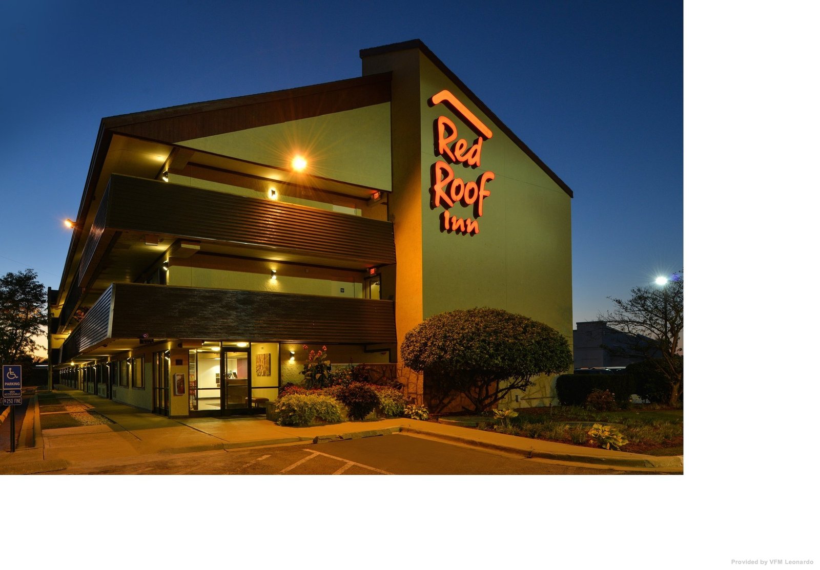 fachada de red roof inn and suites