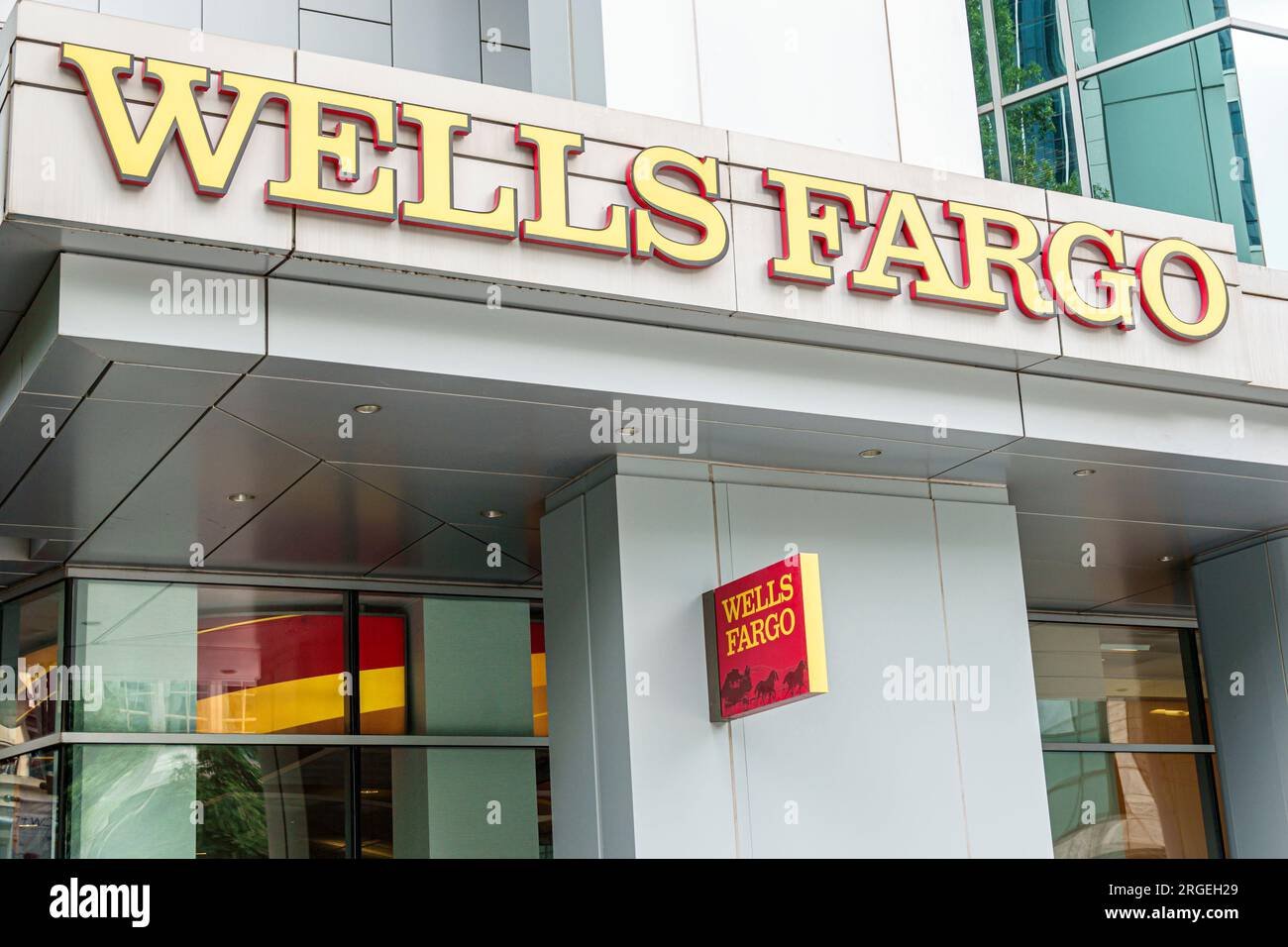 fachada de sucursal bancaria en raleigh carolina del norte