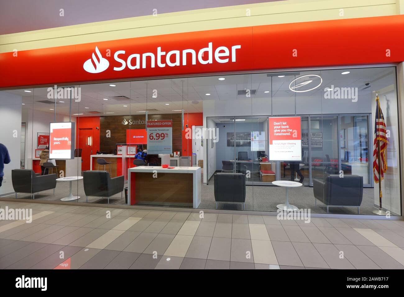 fachada del santander bank en staten island