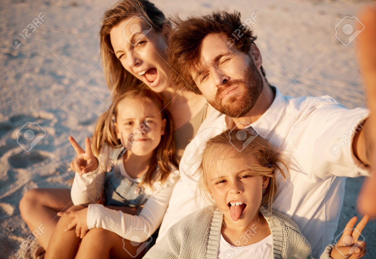 familia disfrutando de unas vacaciones felices