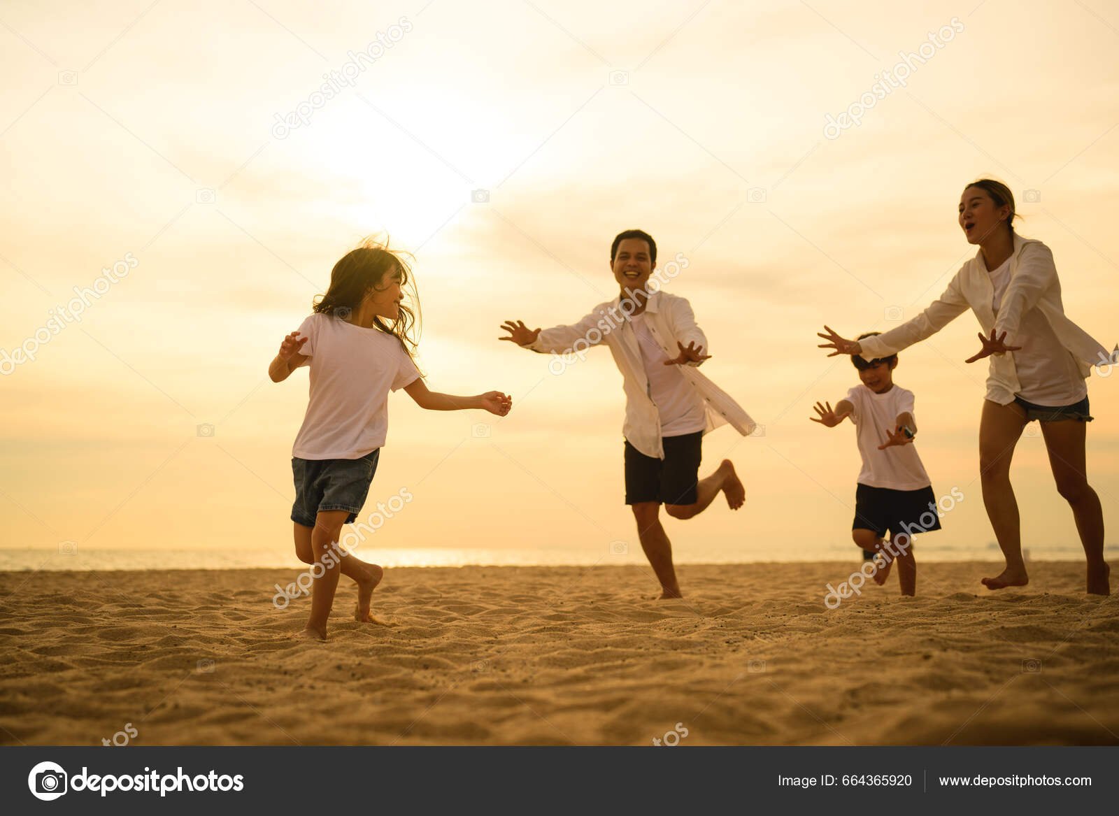 familia feliz disfrutando de vacaciones juntos