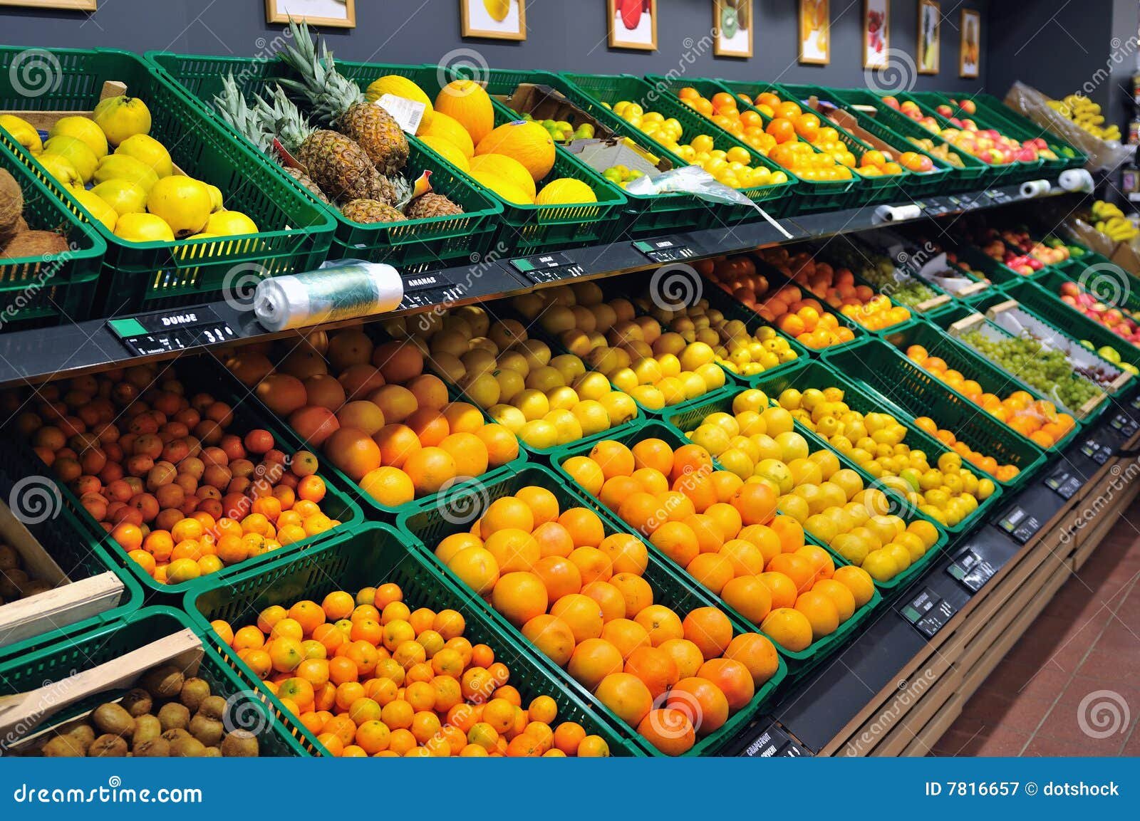 frutas frescas en el supermercado