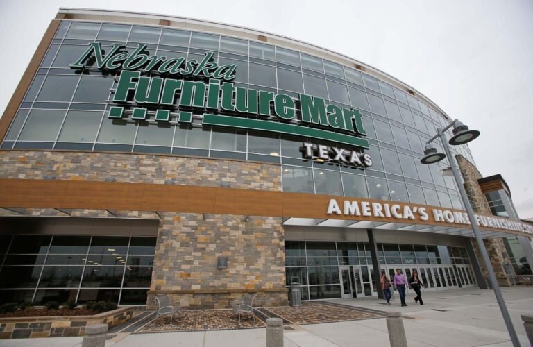 Nebraska Furniture Mart Opens in Des Moines, Iowa