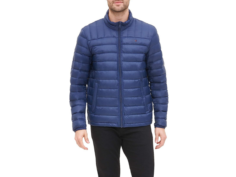 hombre con chaqueta acolchada tommy hilfiger