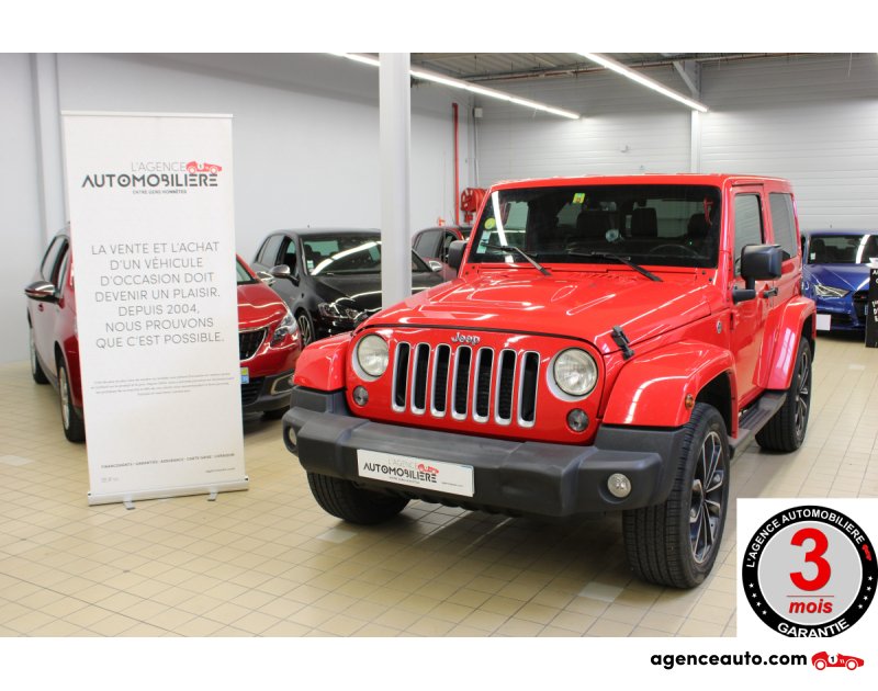 jeep wrangler en un concesionario de autos