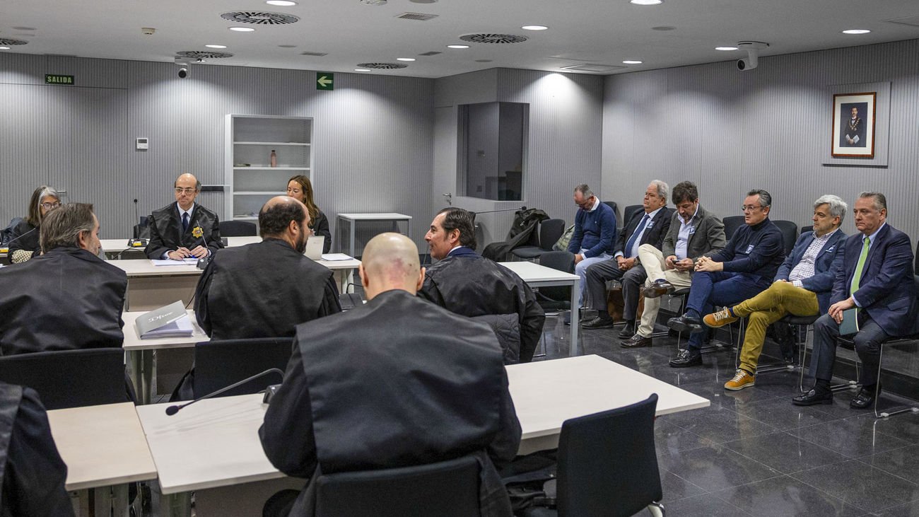 juicio legal por presuntas irregularidades financieras