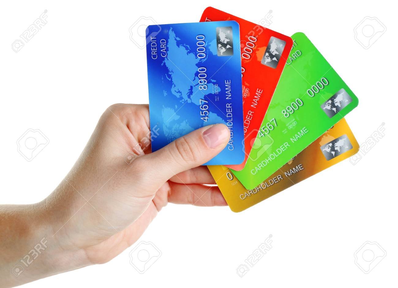 manos sosteniendo una tarjeta de debito