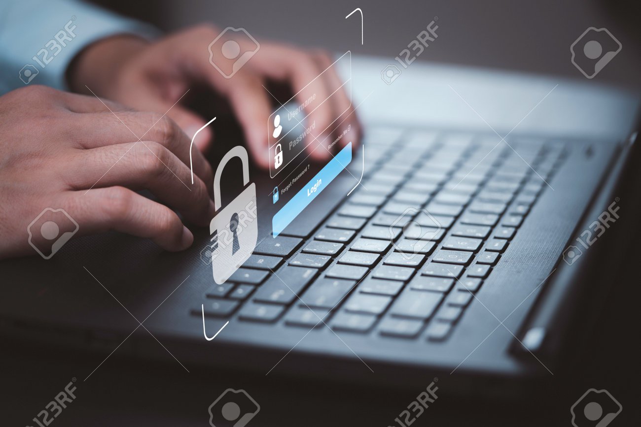 manos utilizando un ordenador para login