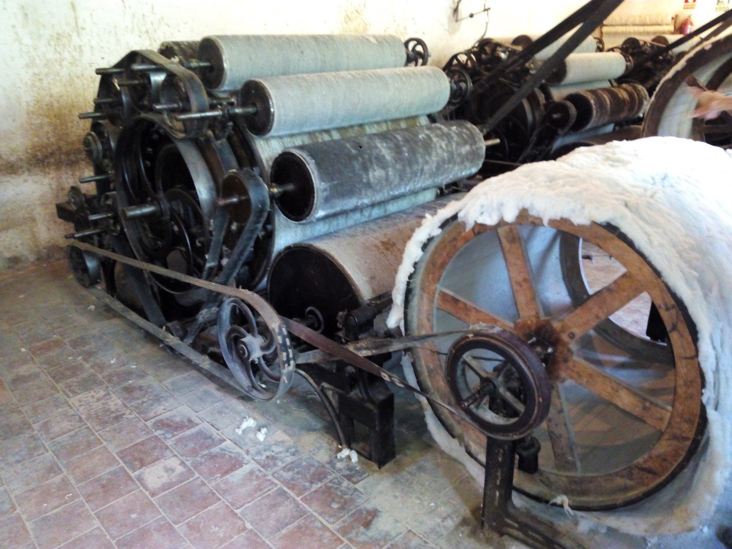 maquinaria antigua en fabrica de lana