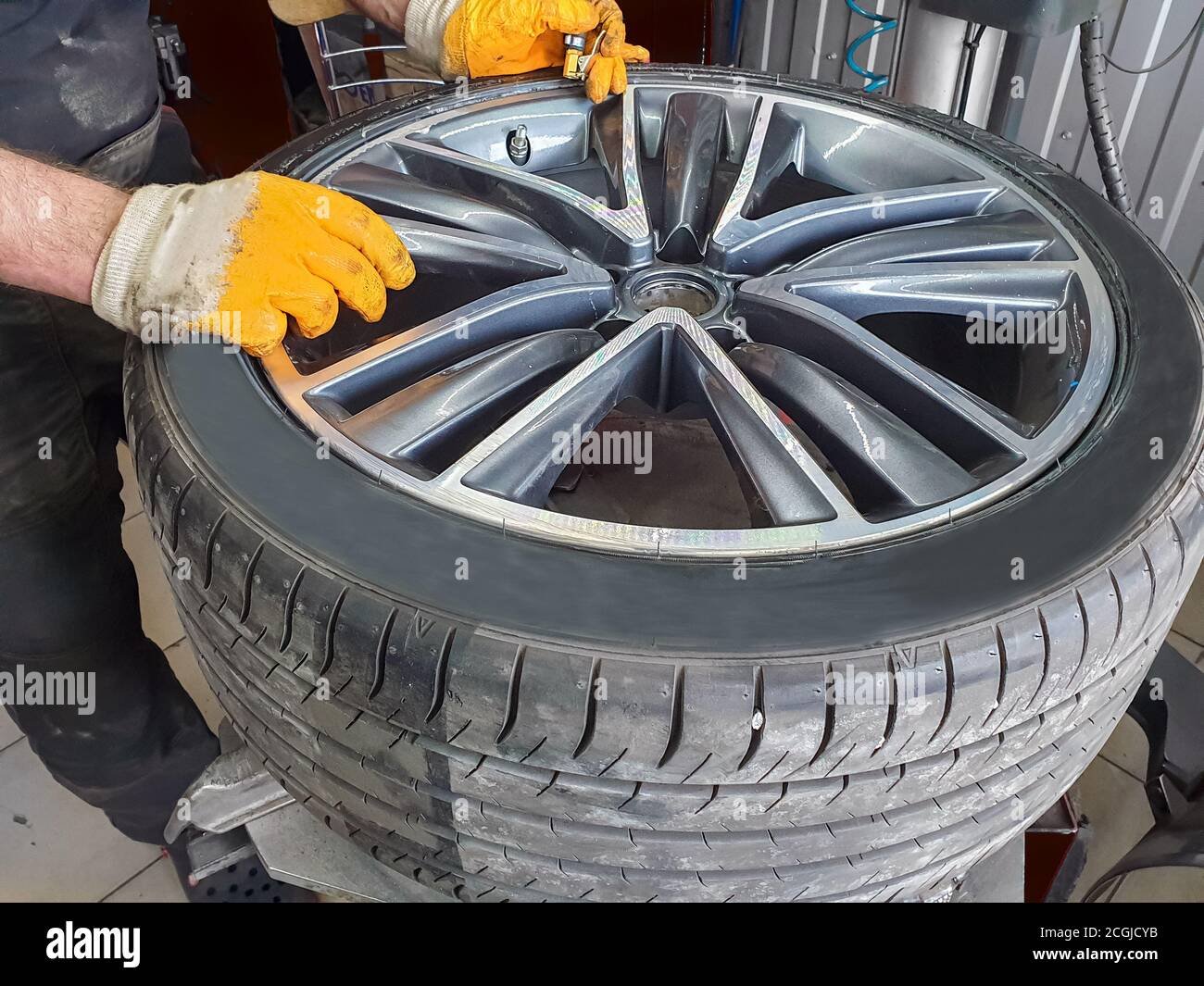 neumaticos de coche en servicio profesional