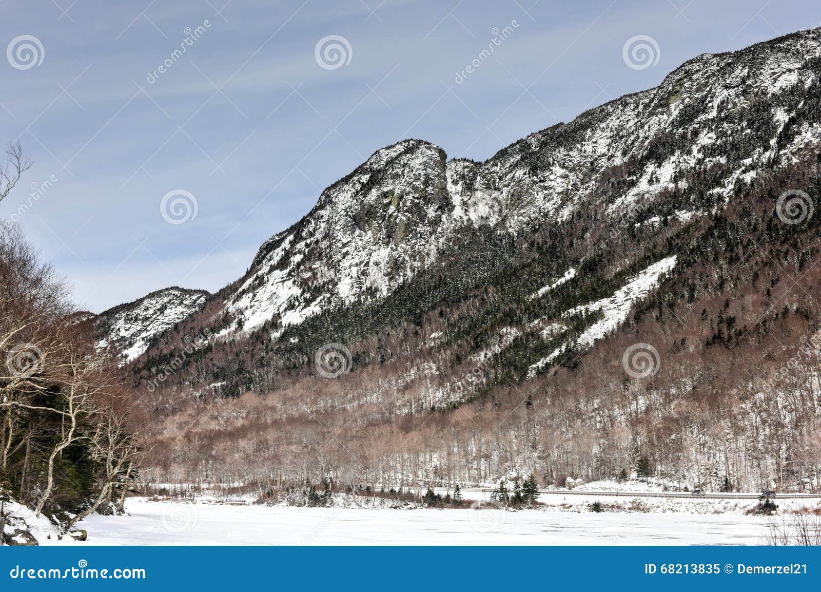 paisaje de montanas nevadas en new hampshire