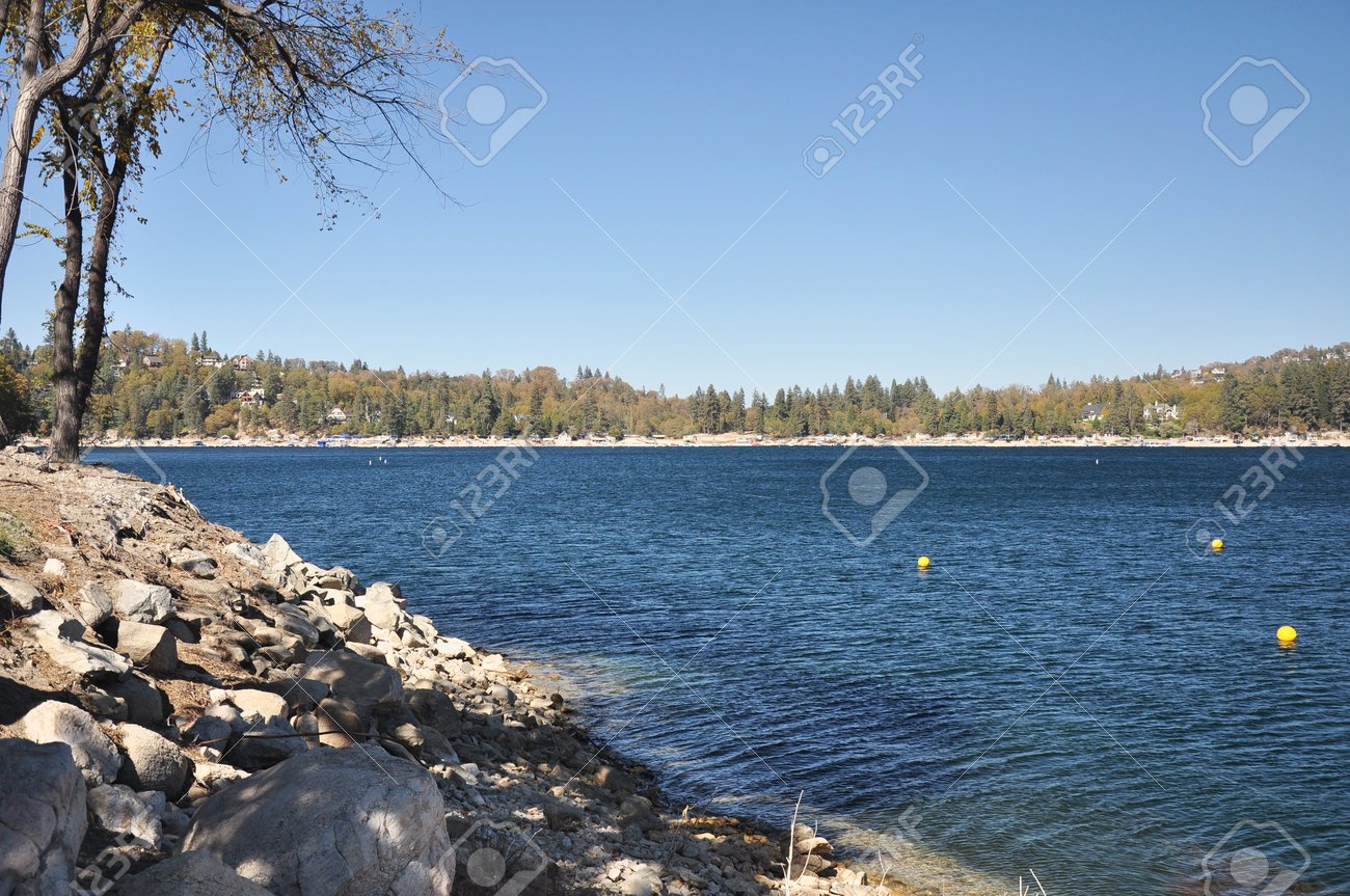 paisaje sereno del lago arrowhead california