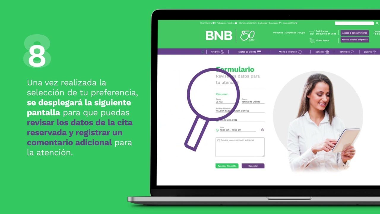 persona agendando cita en sucursal bancaria