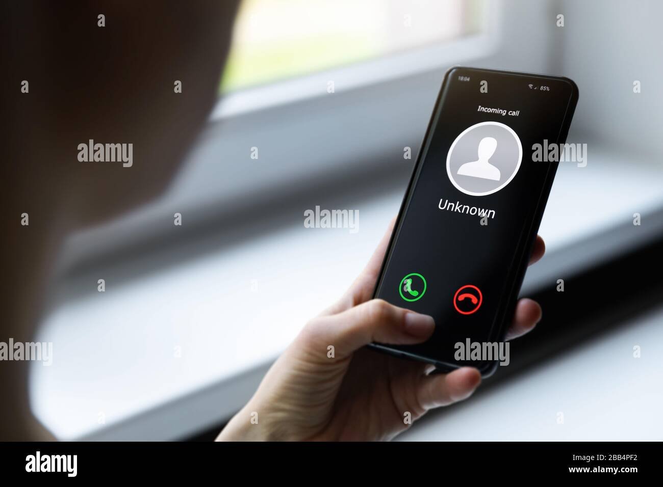 persona desconocida llamando desde un telefono