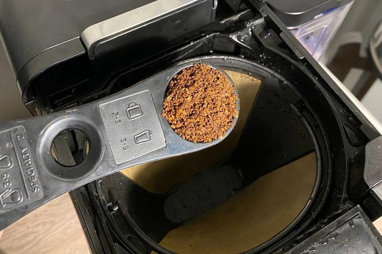 persona feliz recibiendo ayuda del servicio ninja