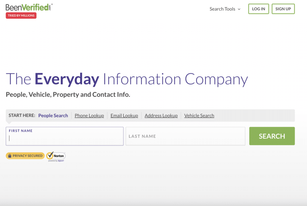 persona recibiendo una notificacion de beenverified