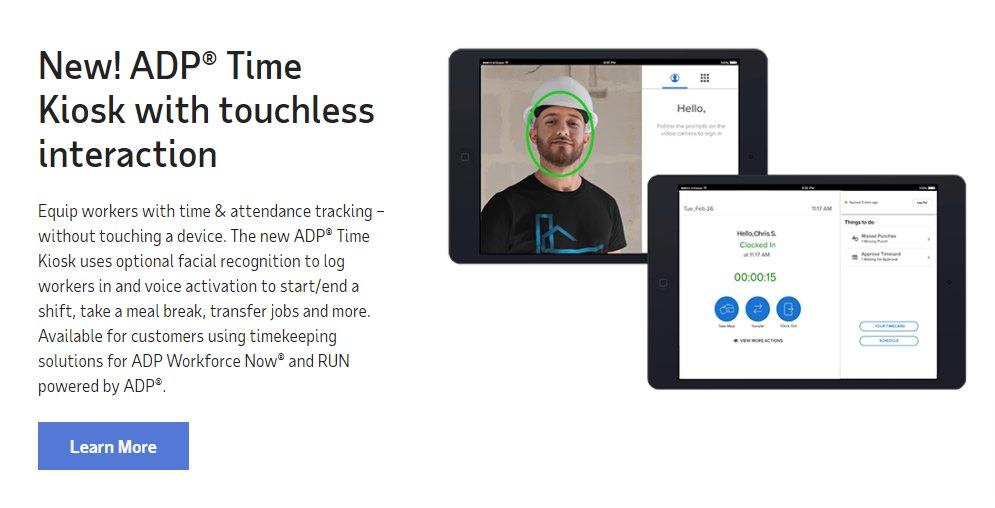 persona utilizando la aplicacion adp wfn