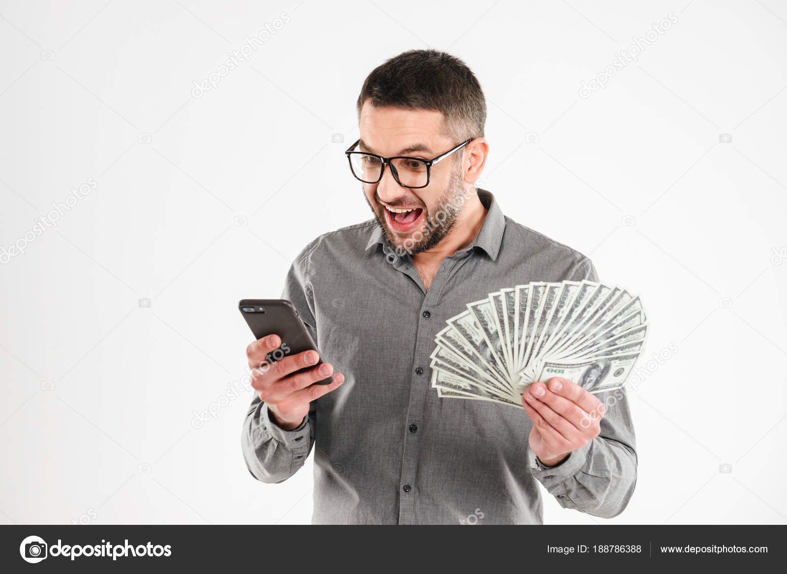 pie con monedas y telefono movil