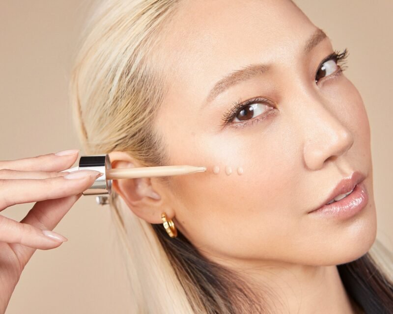 piel radiante con serum aclarante natural