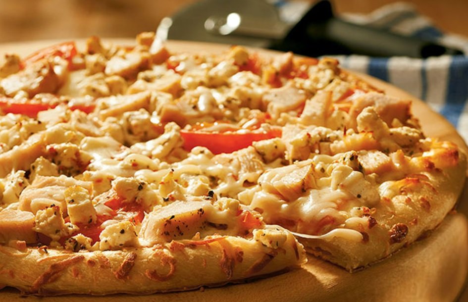 pizza de pollo con queso derretido