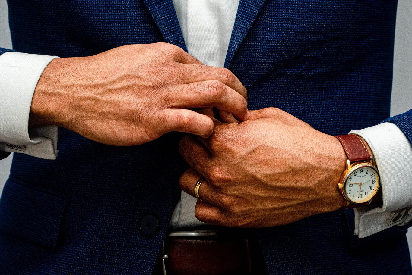 reloj de pulsera elegante en publicidad