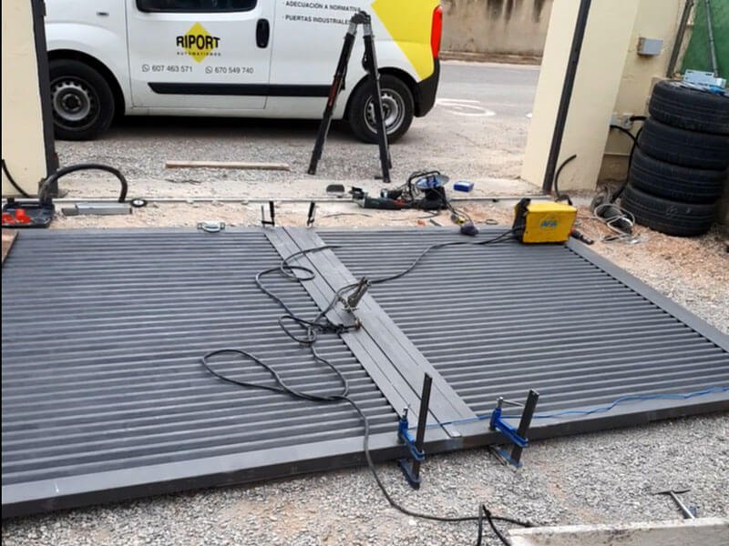 reparacion de puerta de garaje profesional