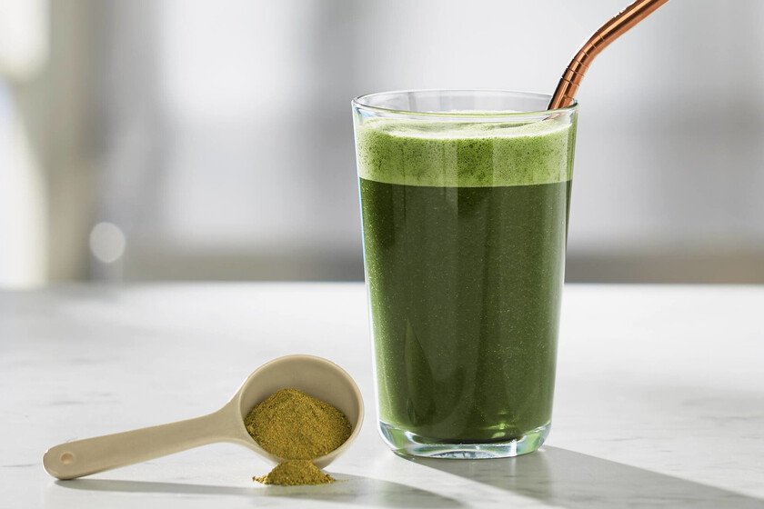 sabor refrescante de athletic greens en vaso