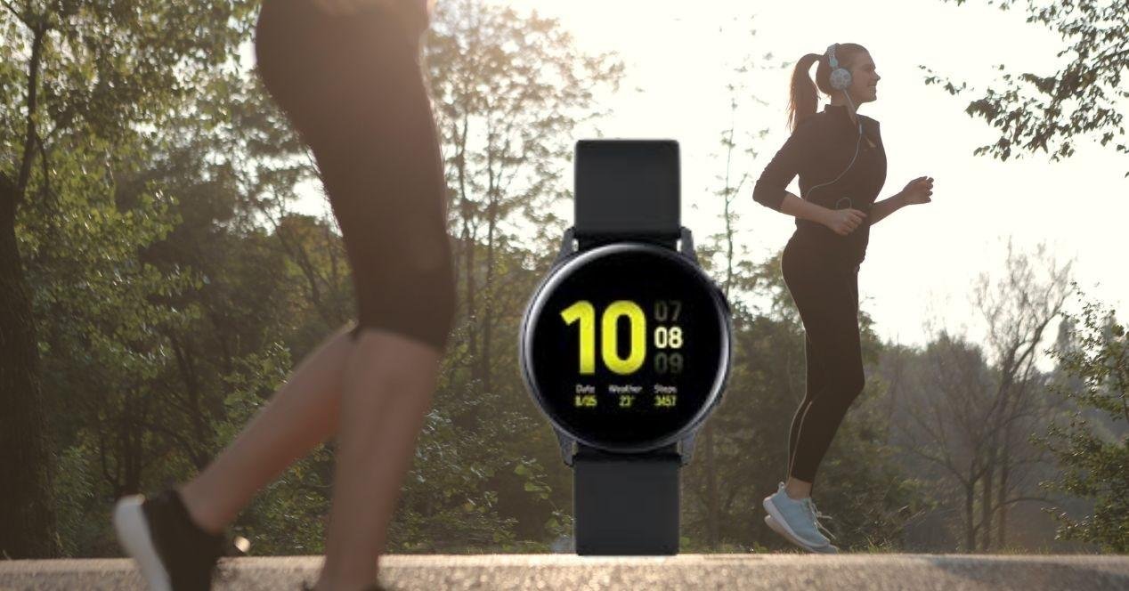 smartwatch mostrando datos de actividad fisica