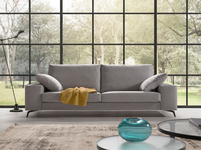 sofa moderno en tienda de muebles
