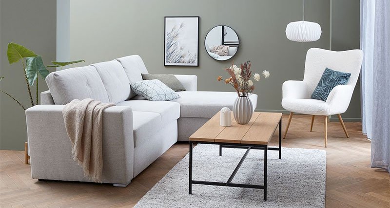 sofa reclinable en salon elegante y acogedor