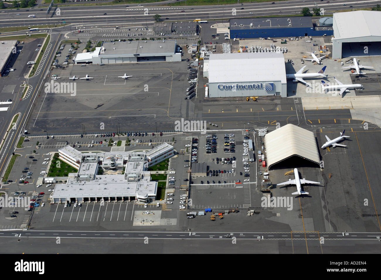 vista aerea del estacionamiento del aeropuerto newark