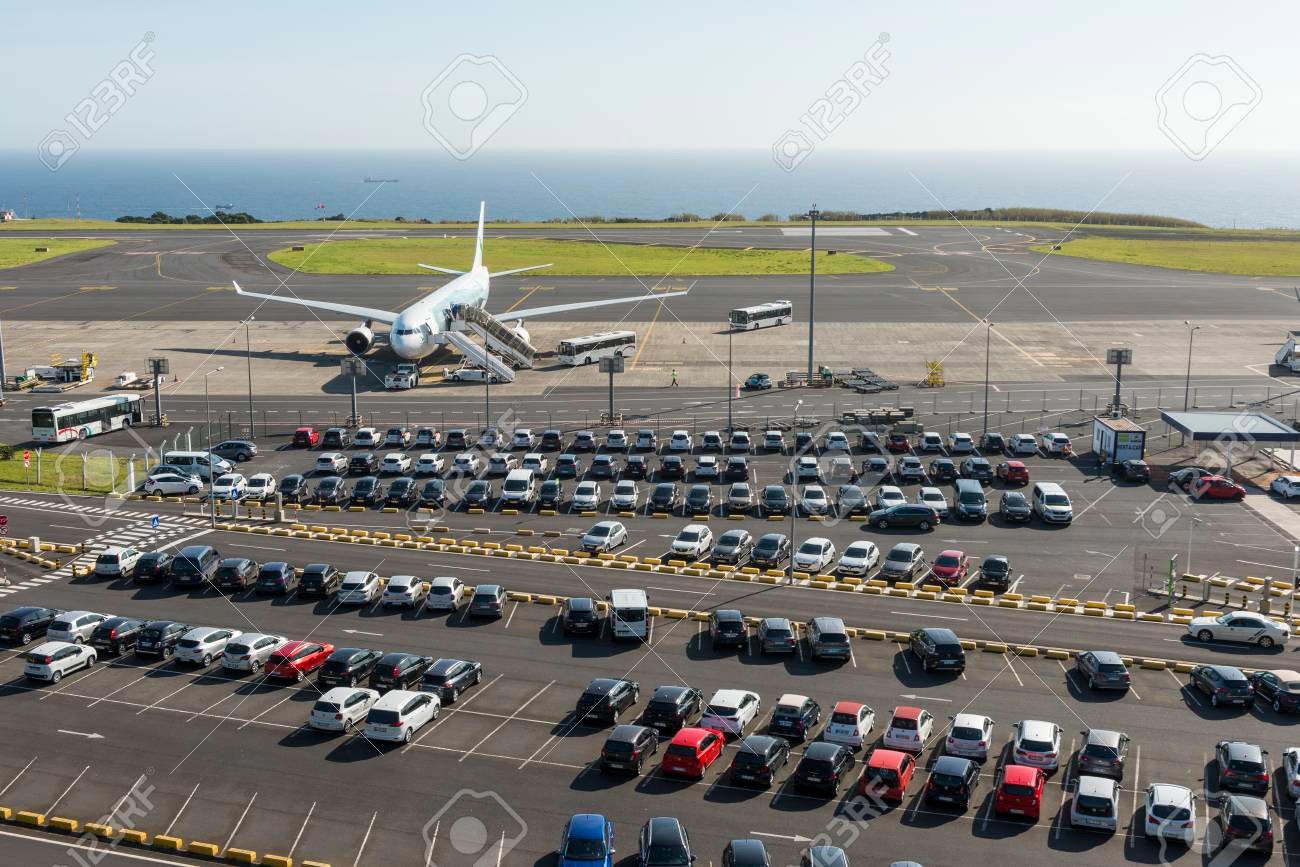 vista aerea del estacionamiento del aeropuerto